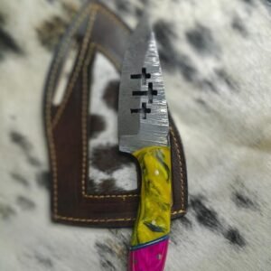 Handmade 7.5″ Damascus Steel Skinner Knife – Custom Fixed Blade with Multi-Color Resin Handle & Cross Cutout Detail