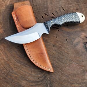 Handmade 8.5″ Stainless Steel Skinner Knife – Custom Fixed Blade Hunting Knife with Honeycomb Resin Handle, White Pommel Accent, and Premium Leather Sheath